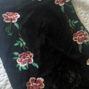 NWT LF Black Floral Embroidered Embellished Pencil Skirt Mini Midi RUNS SMALL